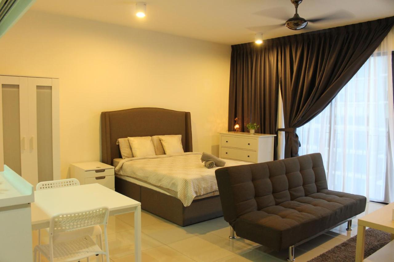 Studio Room Next To Sccc At Trefoil Setia Alam For 2-4 Pax Экстерьер фото